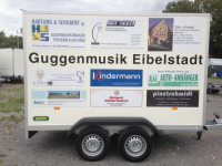Anhänger von rechts